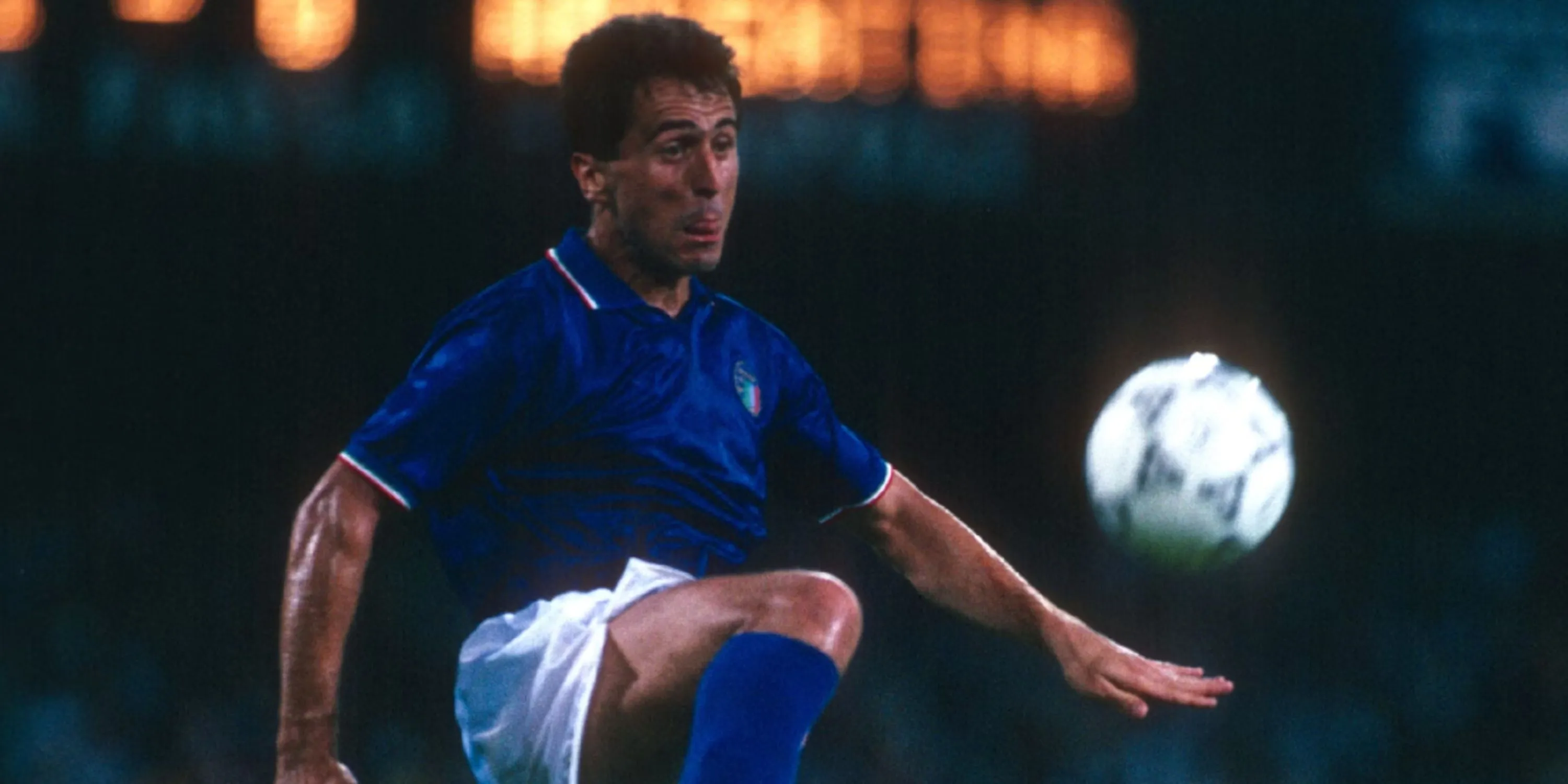 Cựu hậu vệ Riccardo Ferri trong màu áo đội tuyển Ý, người có 8 bàn phản lưới nhà tại Serie A