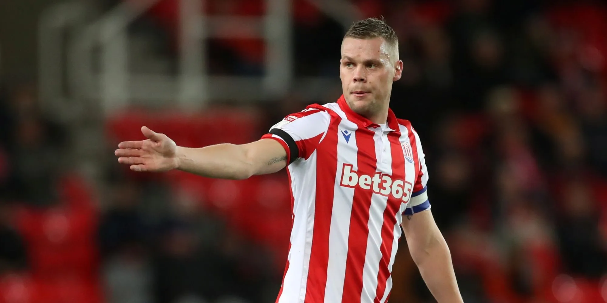 Đội trưởng Ryan Shawcross của Stoke City, cầu thủ có 6 lần đá phản lưới nhà tại Ngoại hạng Anh