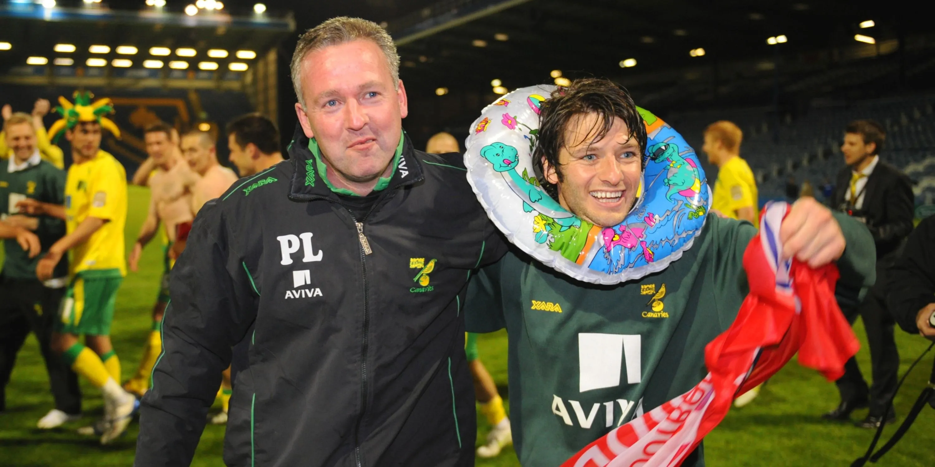 Norwich City ăn mừng thăng hạng lên Premier League năm 2011
