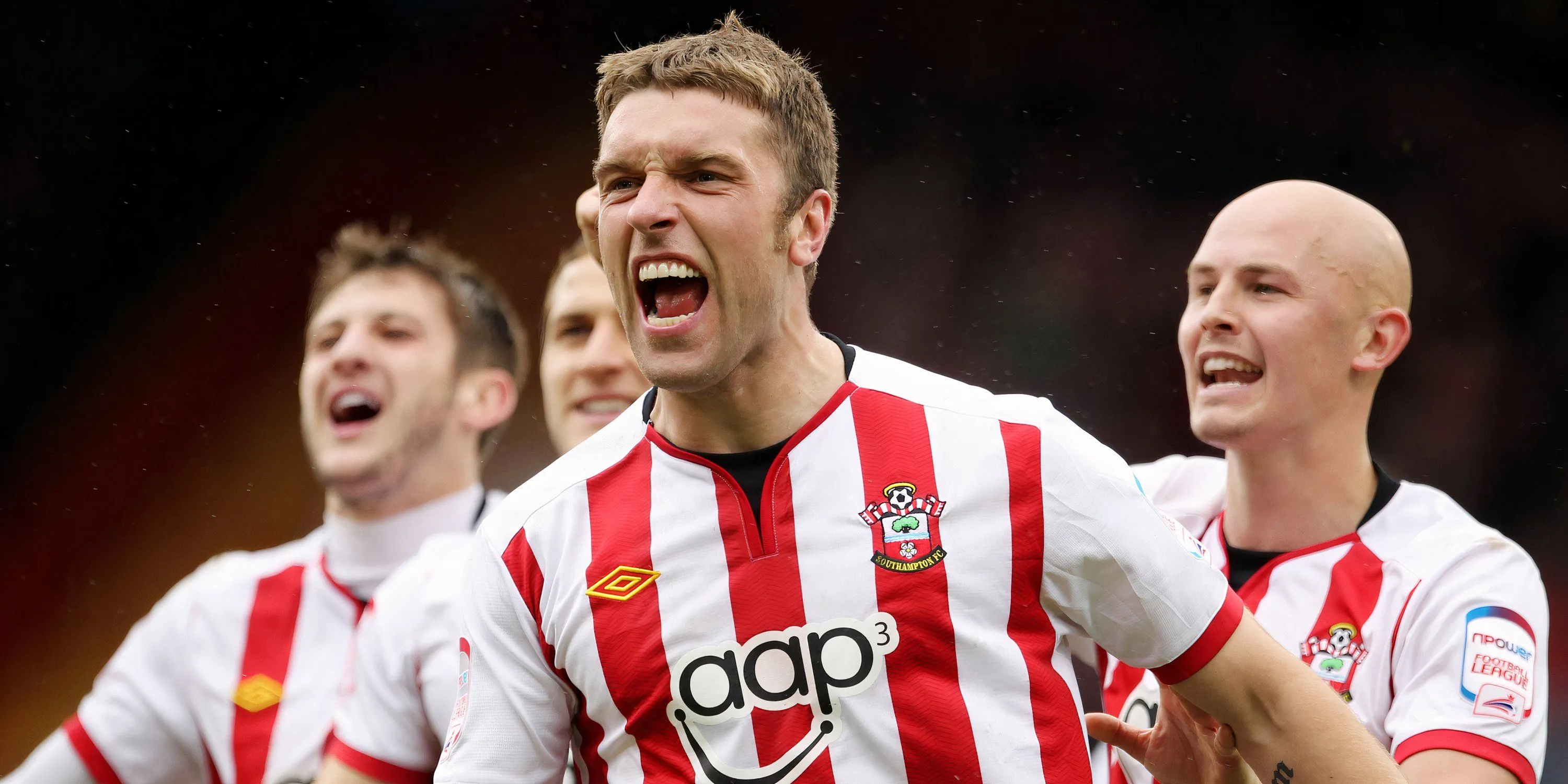 Tiền đạo Rickie Lambert ăn mừng bàn thắng cho Southampton