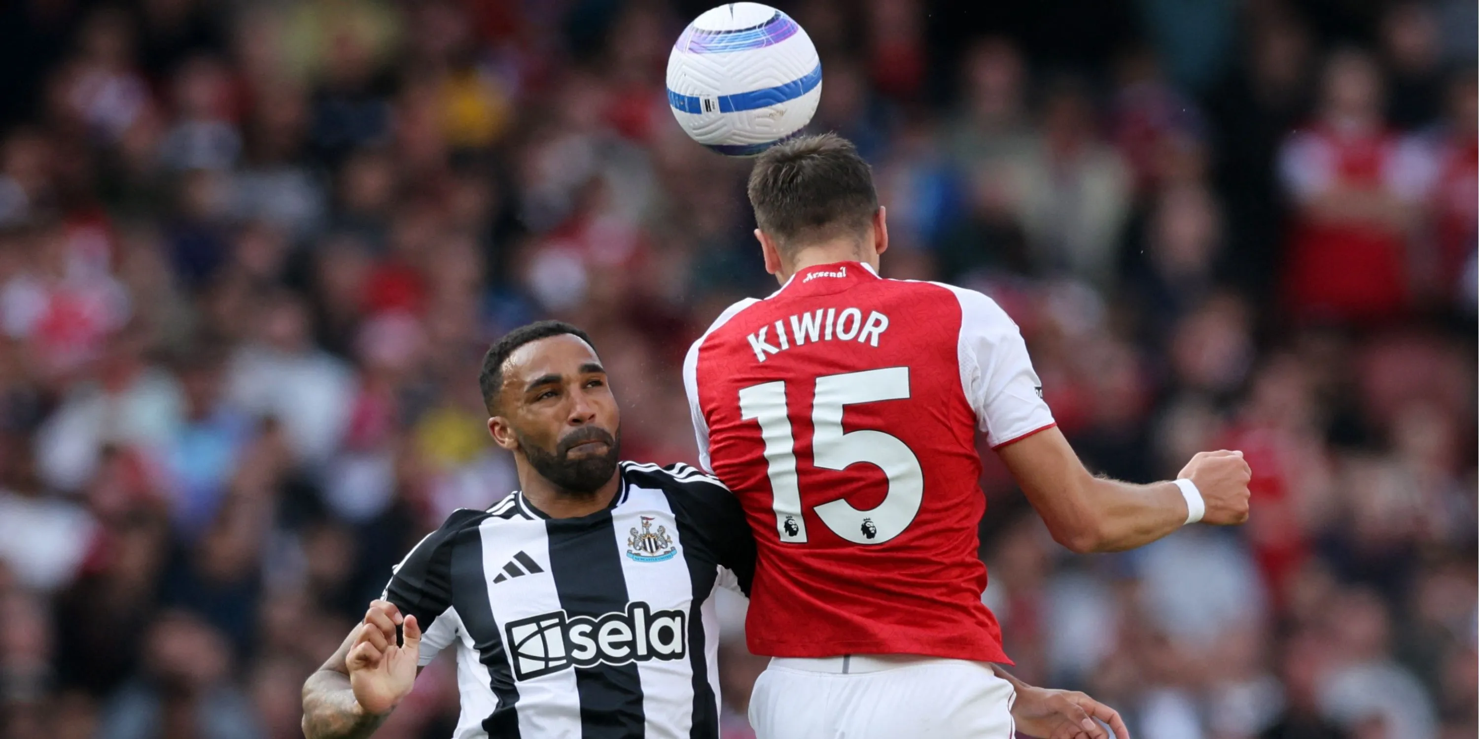 Trung vệ Jakub Kiwior trong màu áo Arsenal