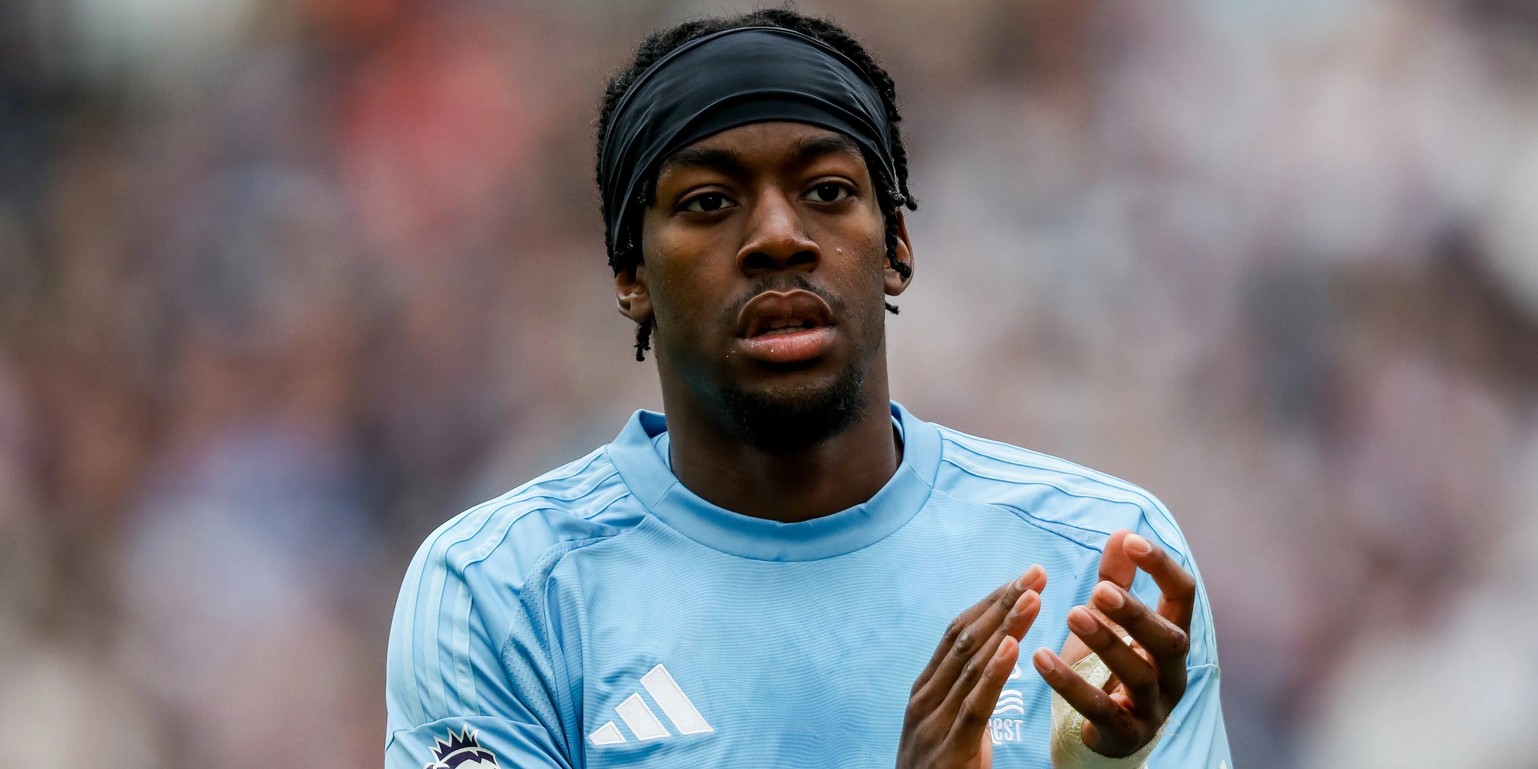 Anthony Elanga vỗ tay cảm ơn người hâm mộ Nottingham Forest