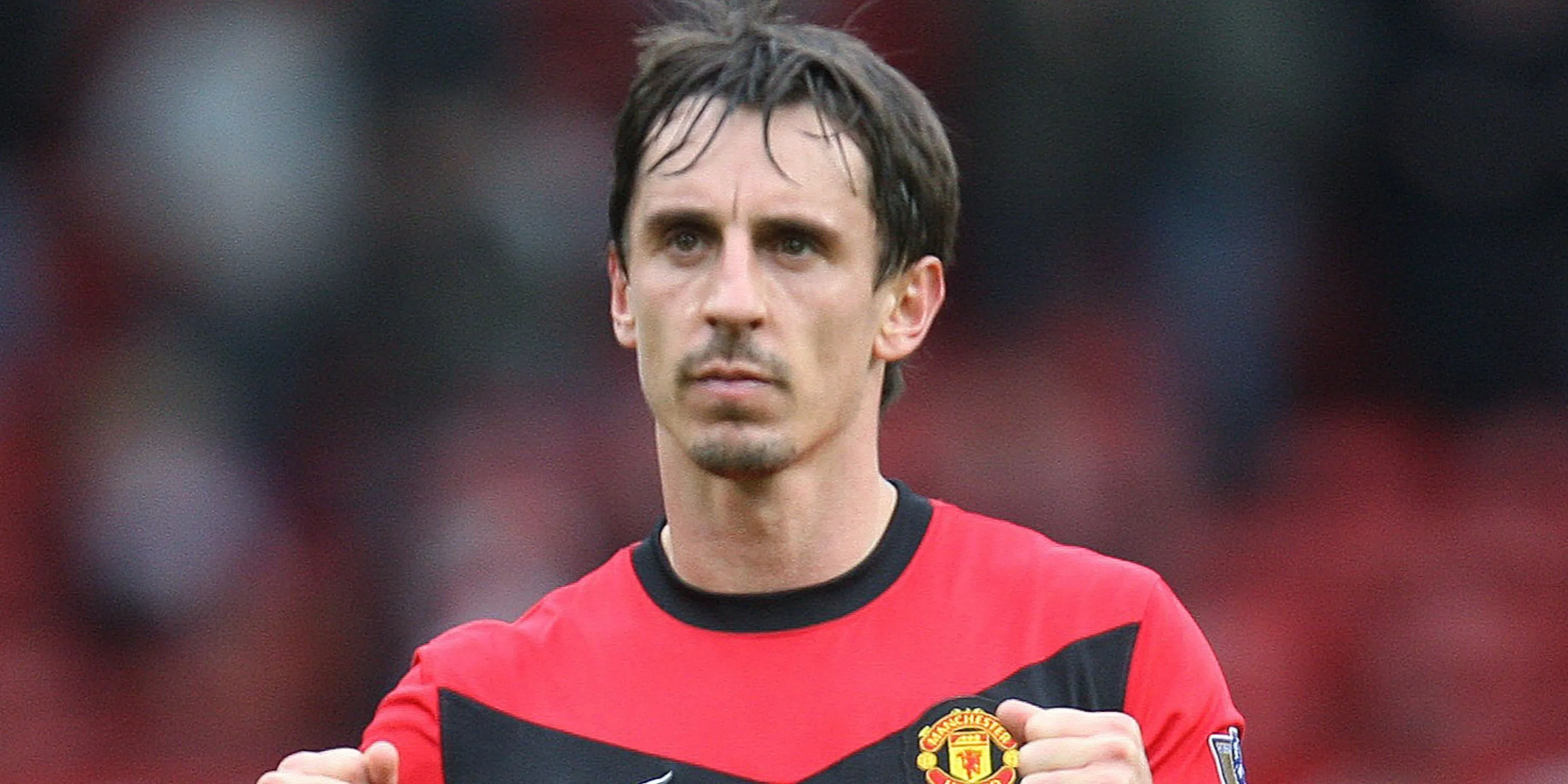 Hậu vệ cánh phải Gary Neville của Manchester United