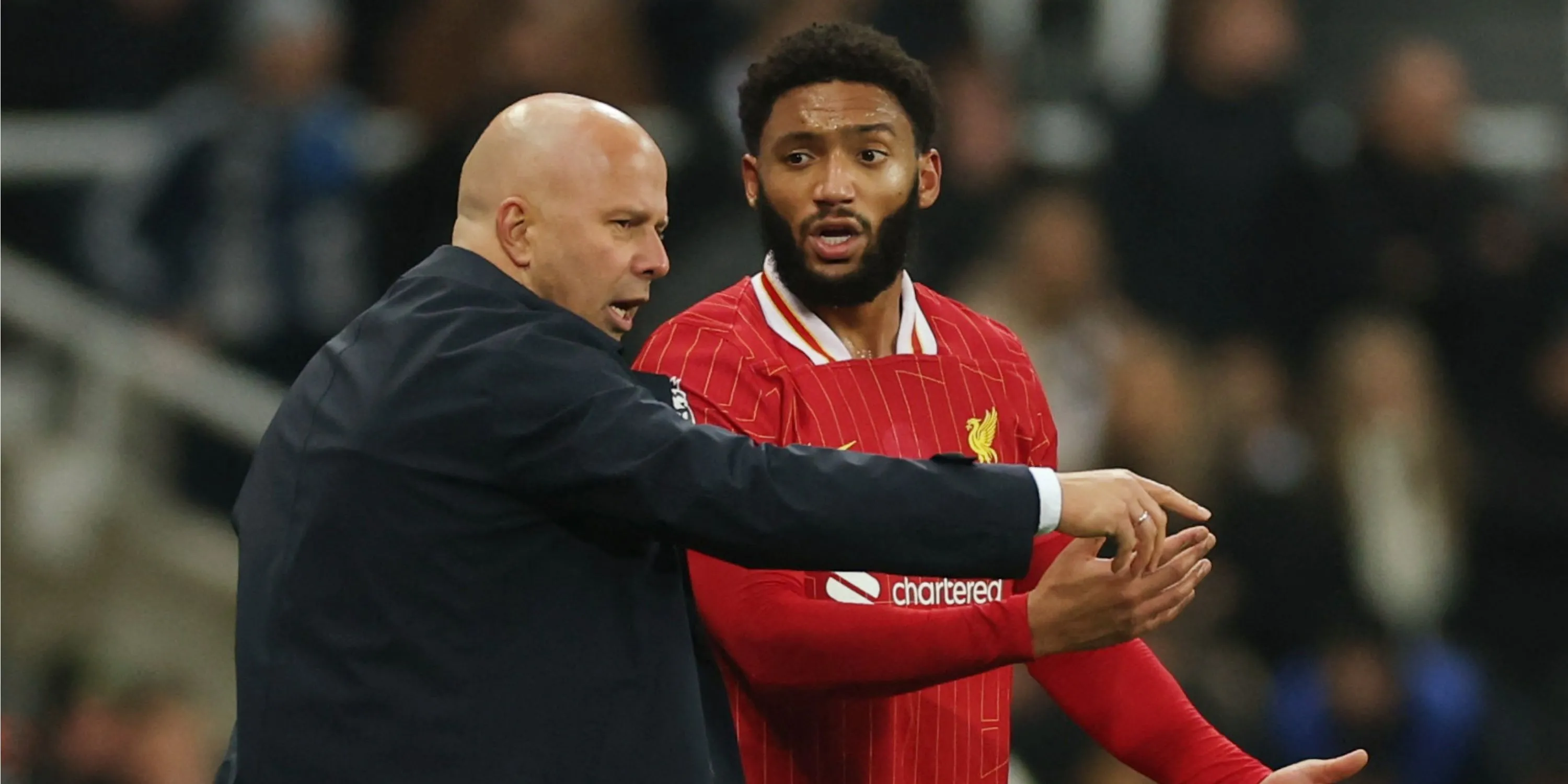 Hậu vệ Joe Gomez của Liverpool thi đấu