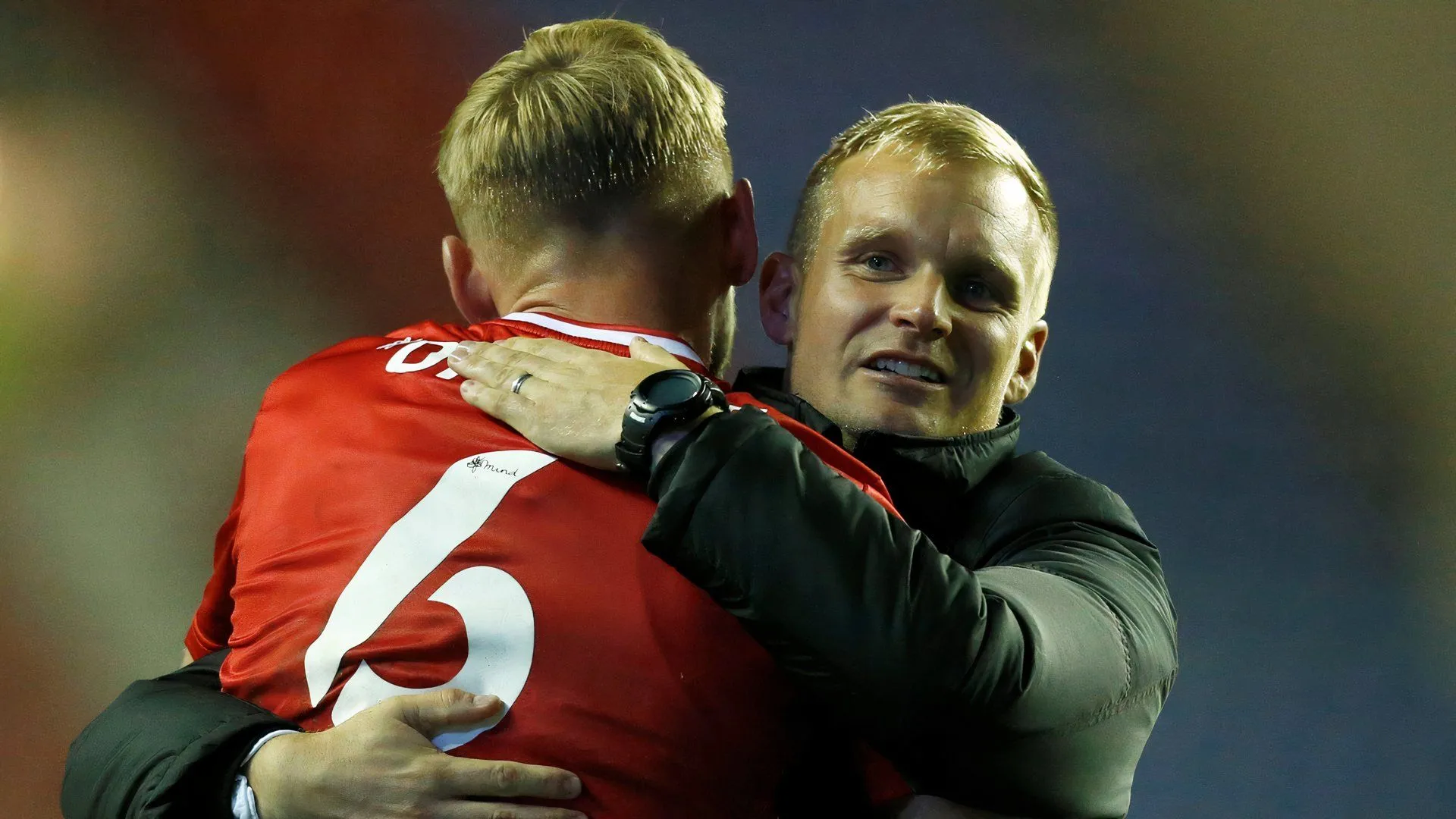 Hình ảnh HLV Liam Manning và Harry Darling thời còn ở MK Dons