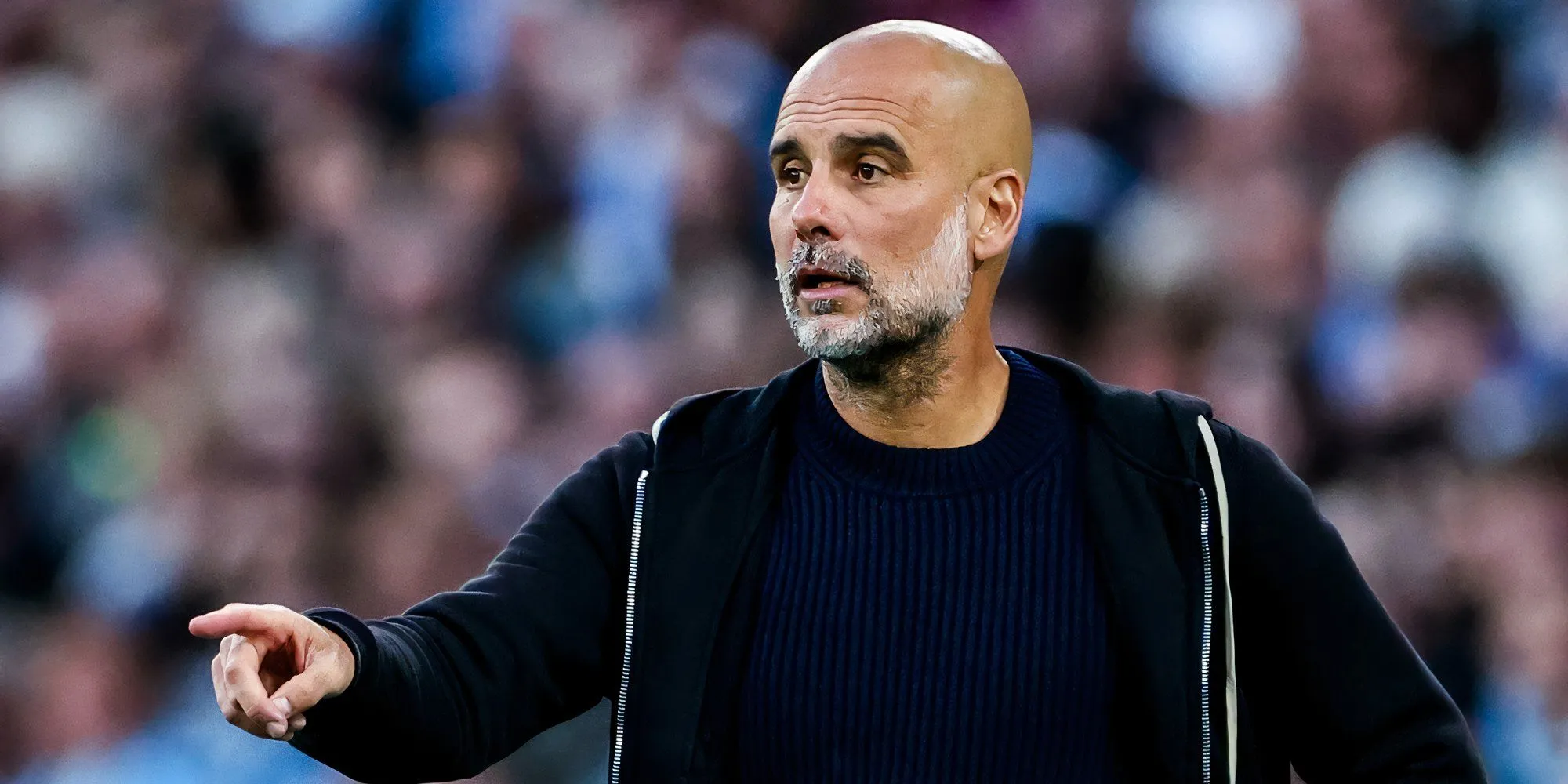 Huấn luyện viên Pep Guardiola chỉ đạo trận đấu