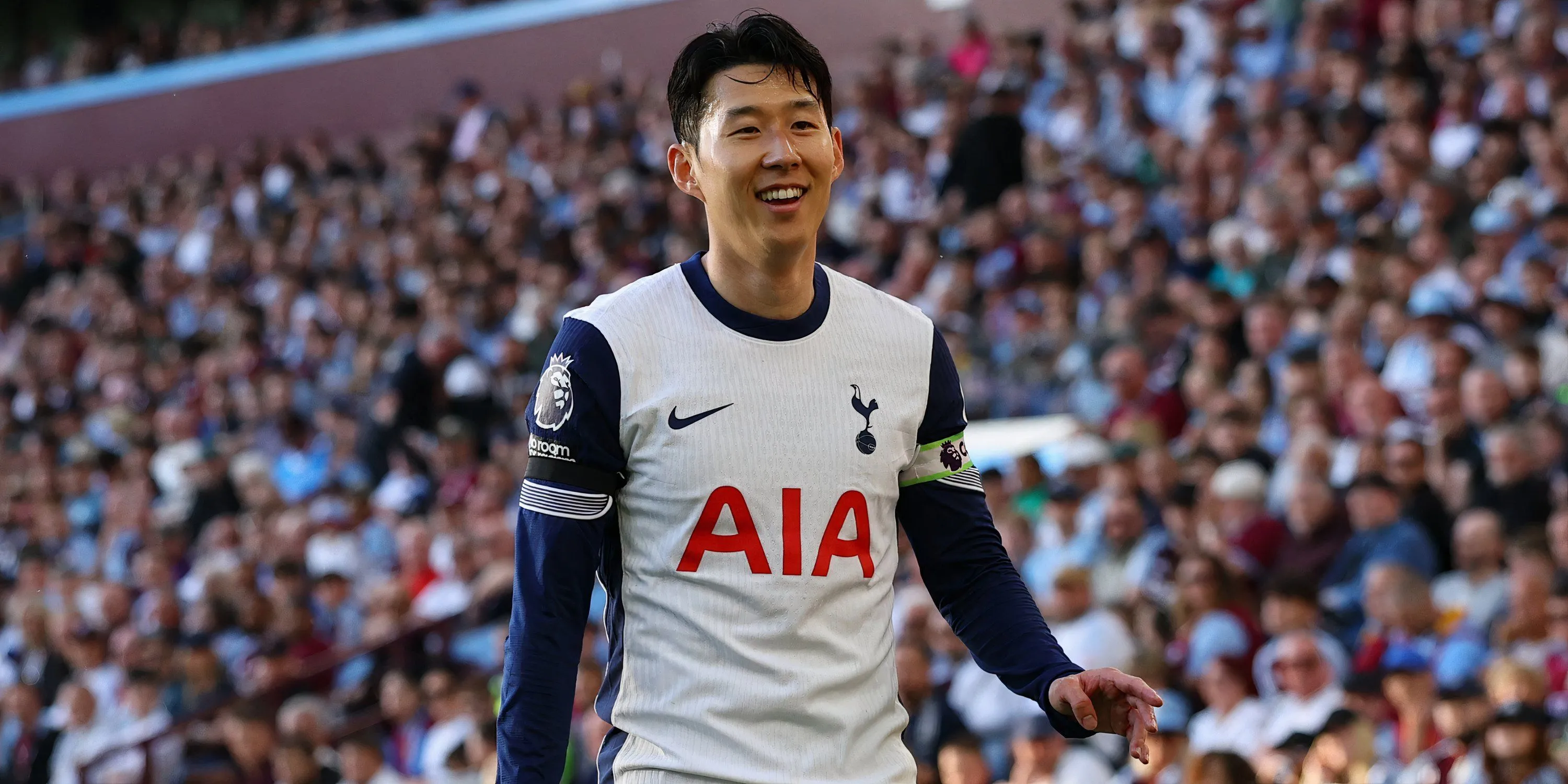 Son Heung-min ăn mừng cùng Tottenham