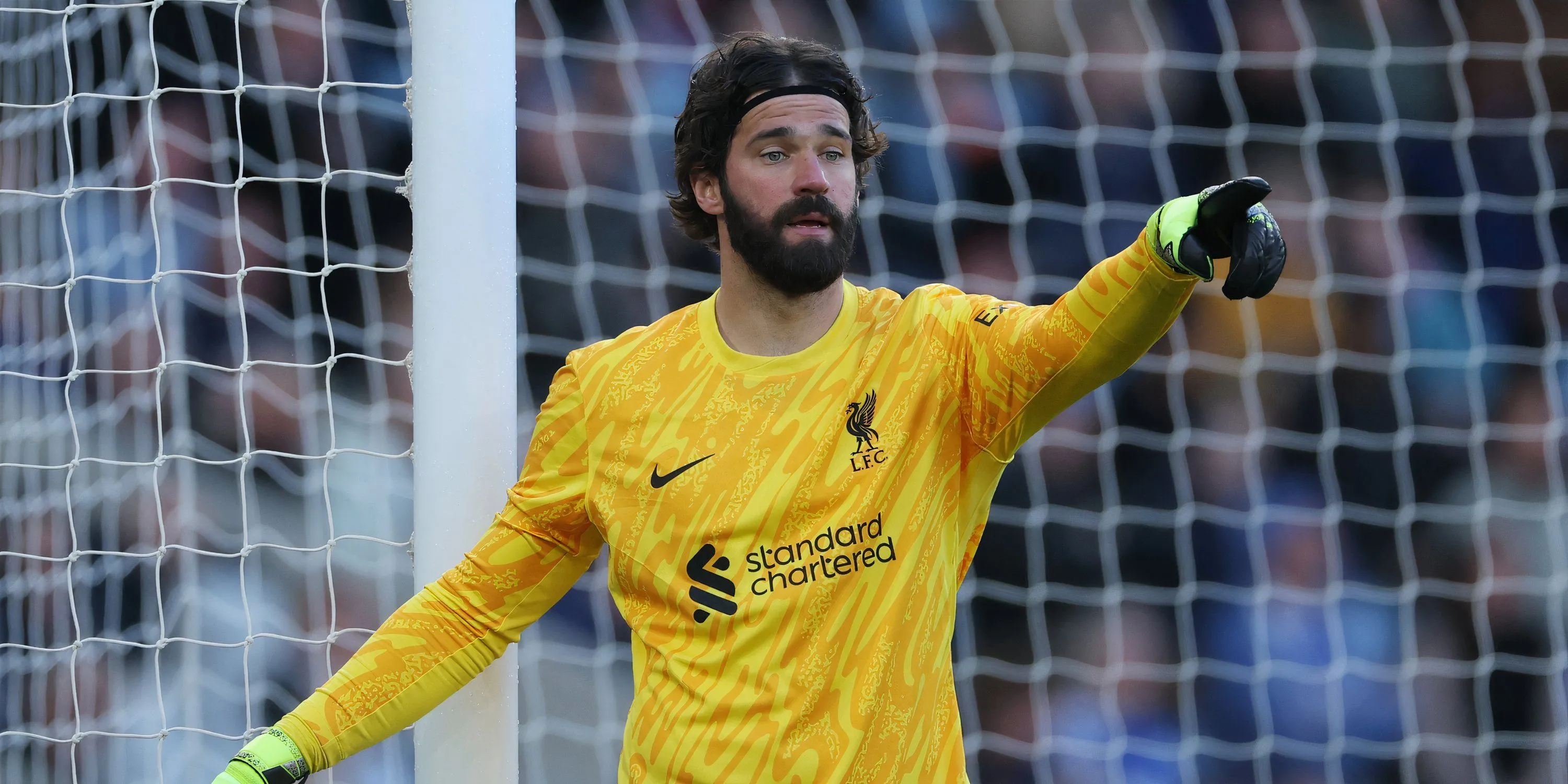 Thủ môn Alisson Becker của Liverpool trong trận đấu tại Premier League