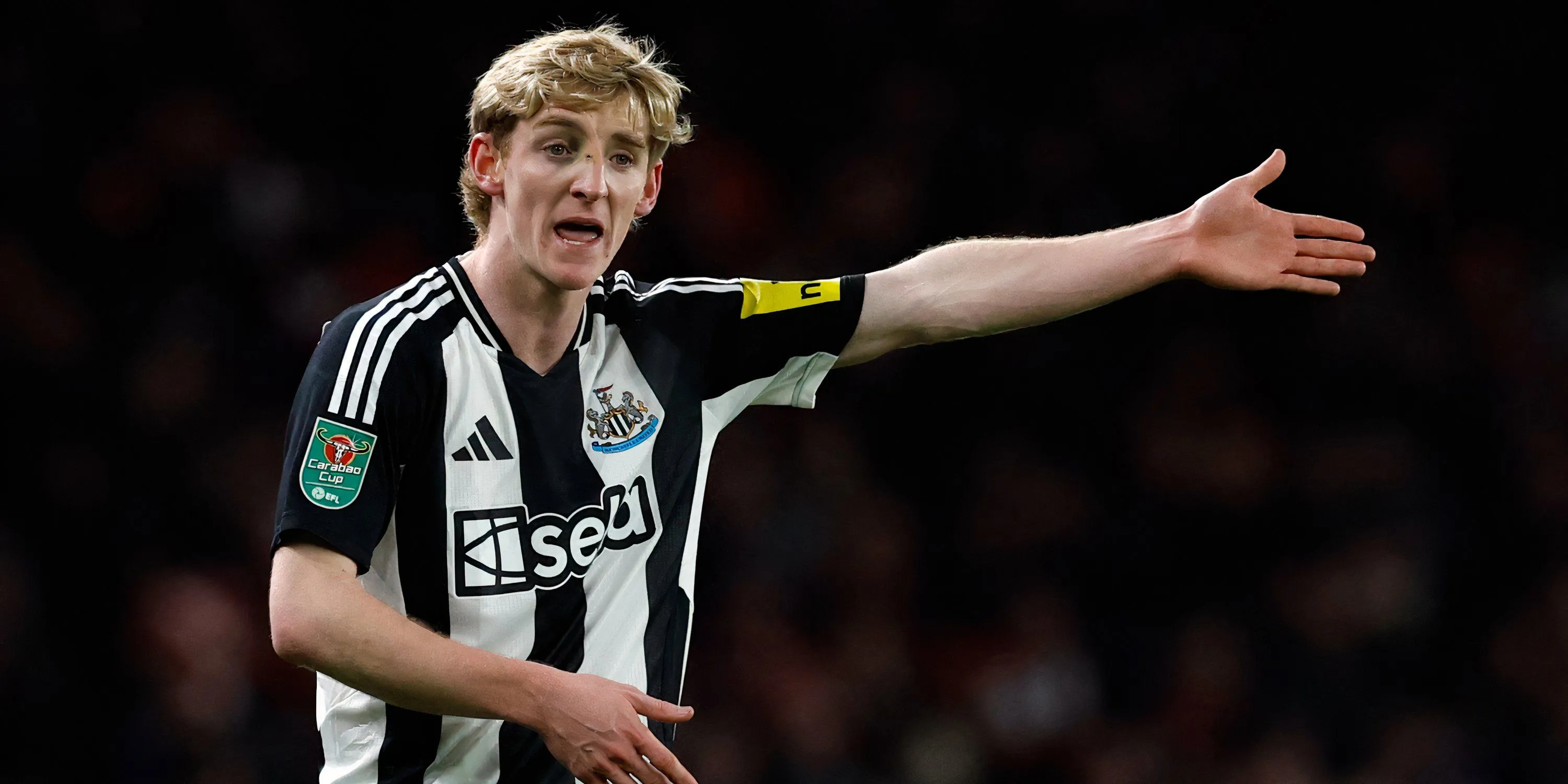 Tiền vệ cánh Anthony Gordon thi đấu cho Newcastle United