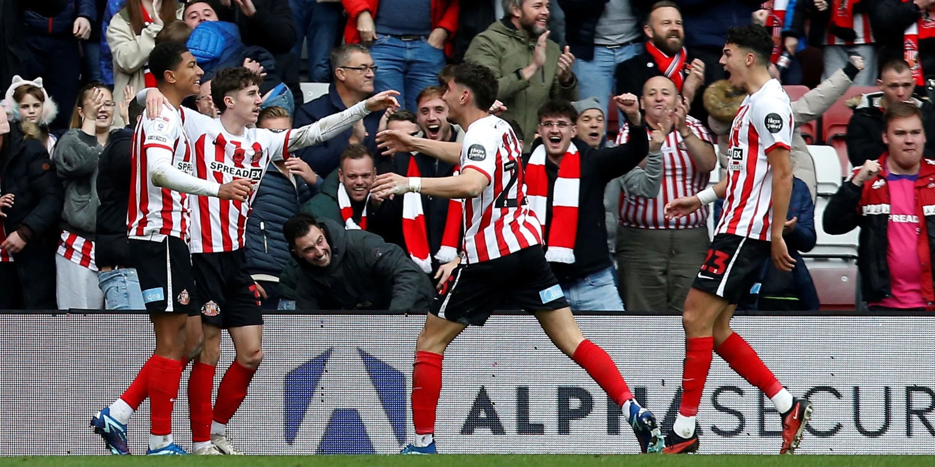 Tiền vệ Nectarios Triantis trong màu áo Sunderland