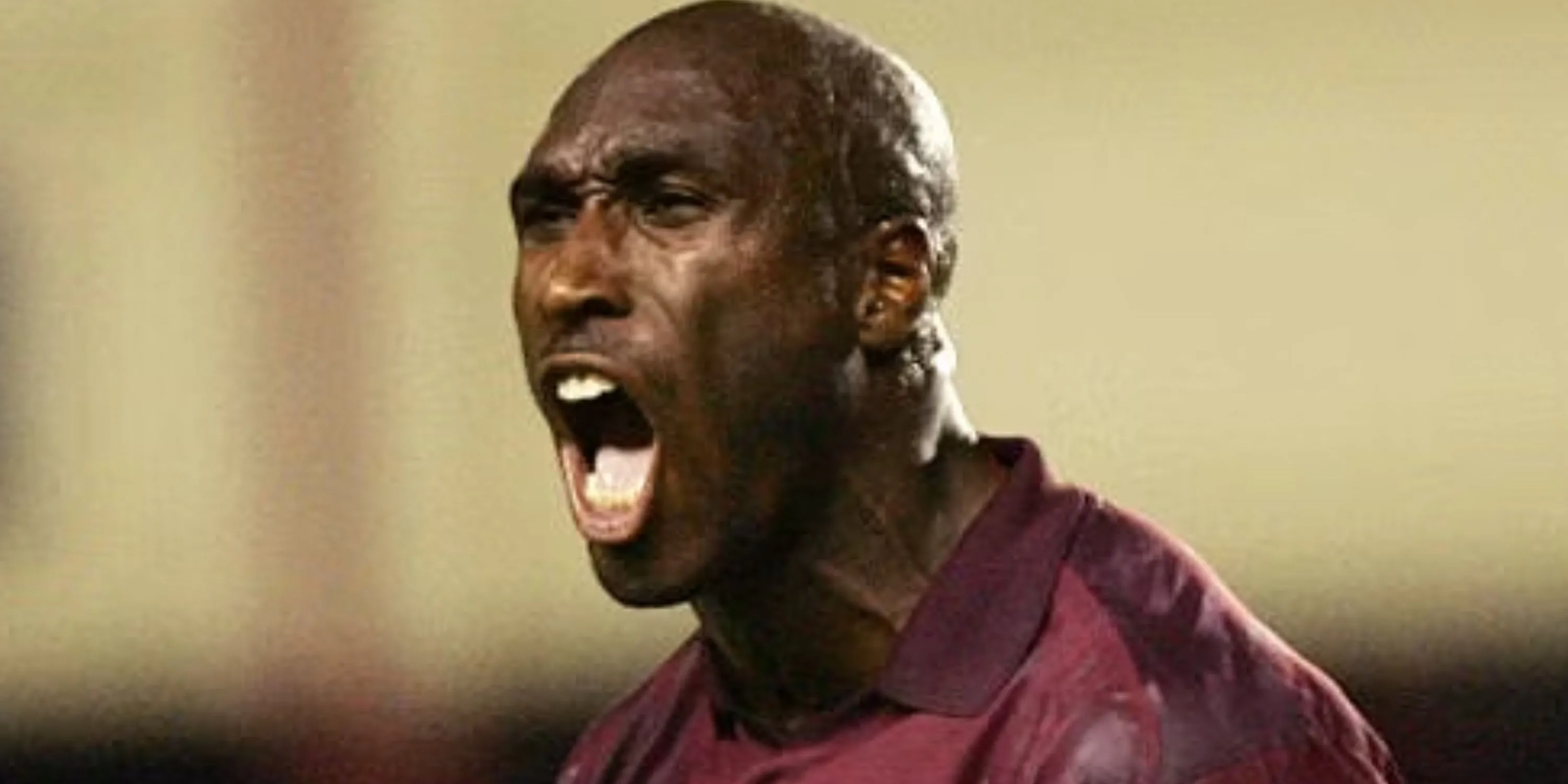 Trung vệ Sol Campbell thi đấu cho Arsenal