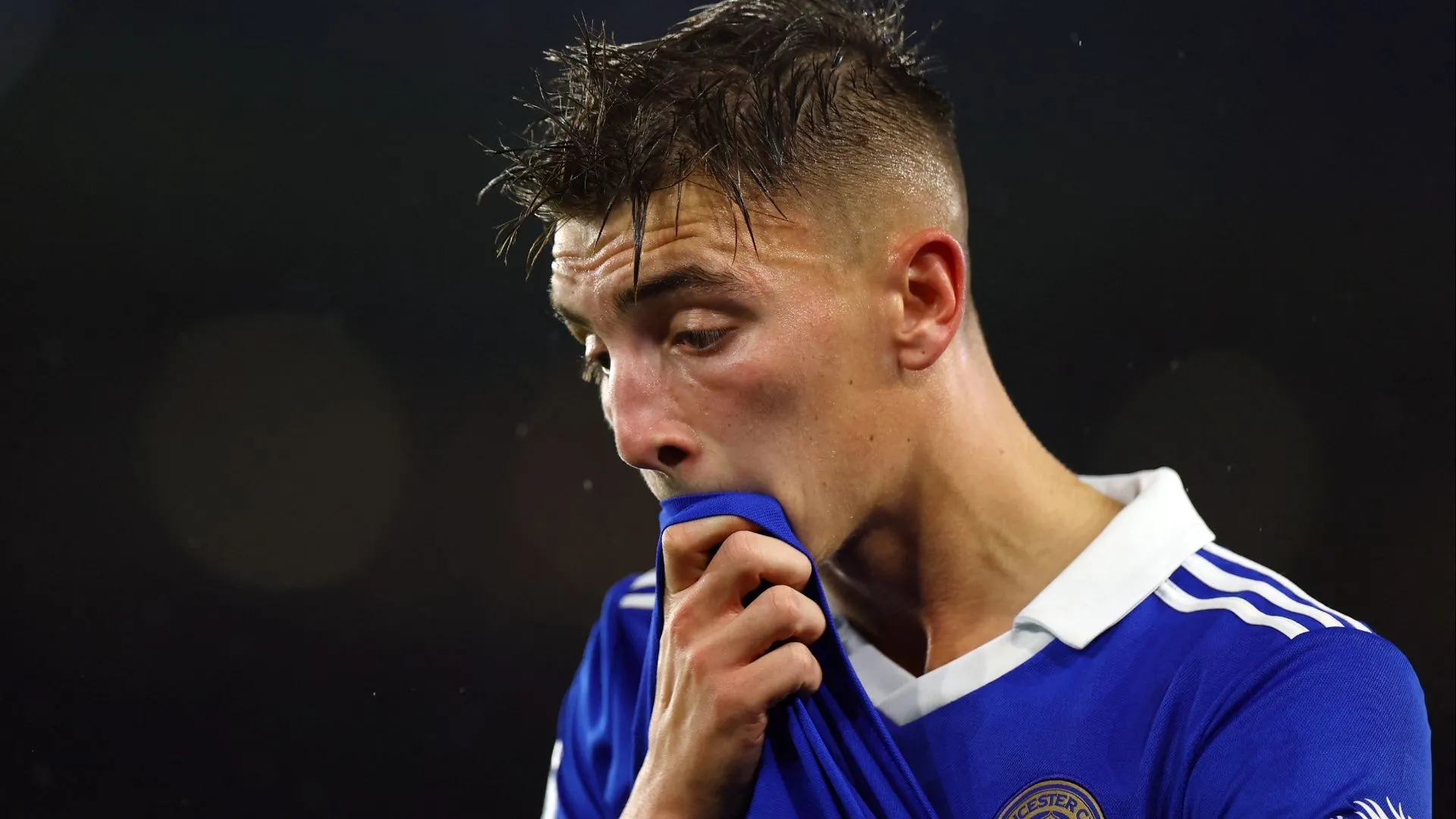 Cầu thủ Harry Toffolo trong màu áo Nottingham Forest, phong độ gần đây của anh đang được Leicester City xem xét trong bối cảnh chuyển nhượng hậu vệ trái.