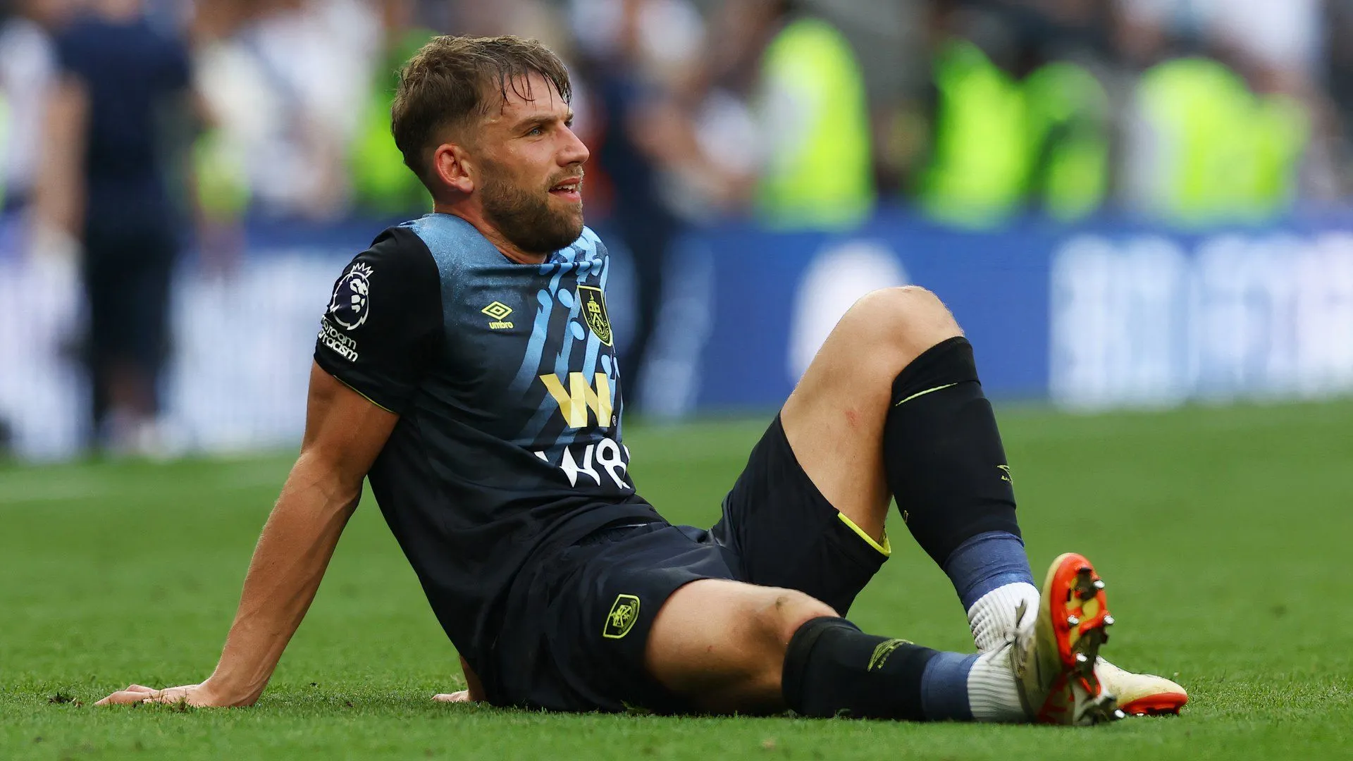 Charlie Taylor trong màu áo Burnley thi đấu tại Premier League trước khi chuyển đến Southampton
