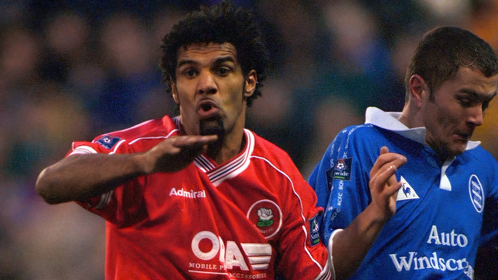Don Goodman thi đấu cho Barnsley trong trận gặp Birmingham City