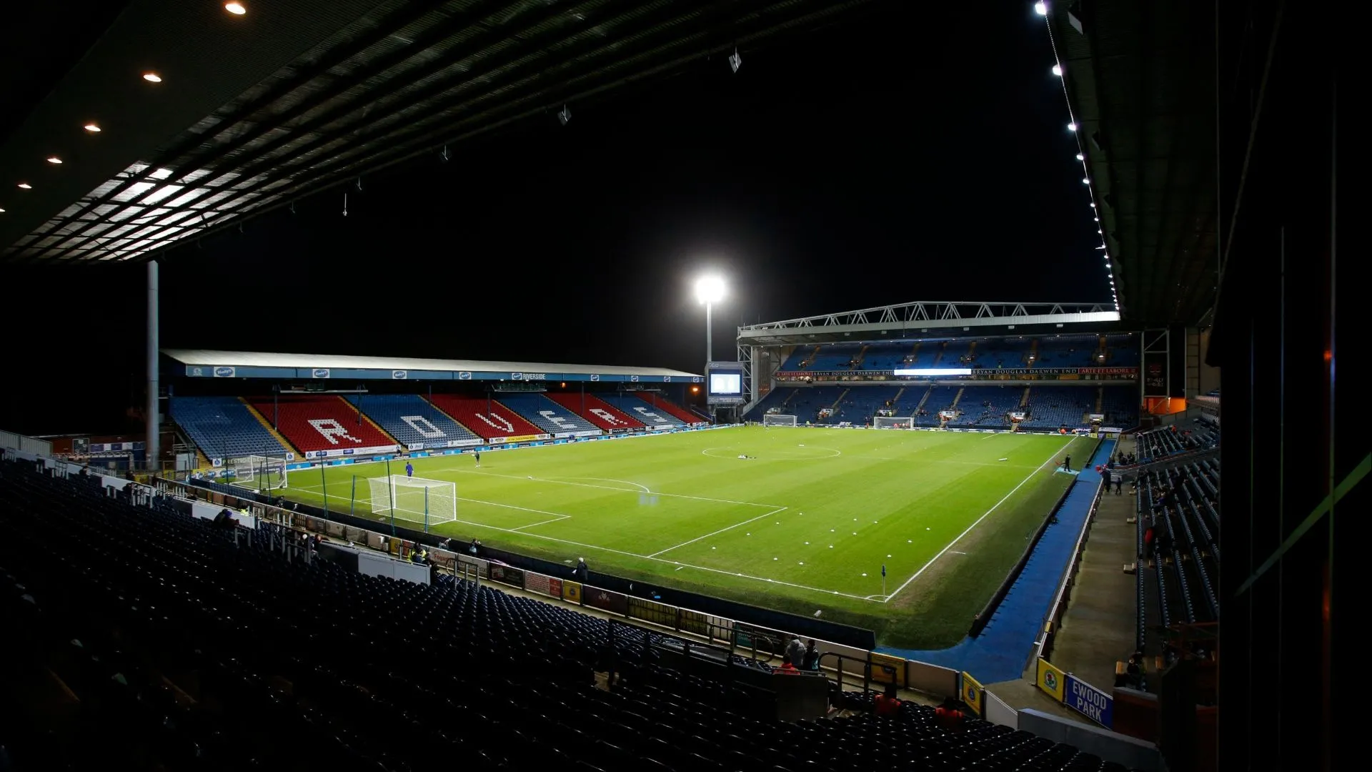 Ewood Park, sân nhà của Blackburn Rovers, nhìn từ khán đài