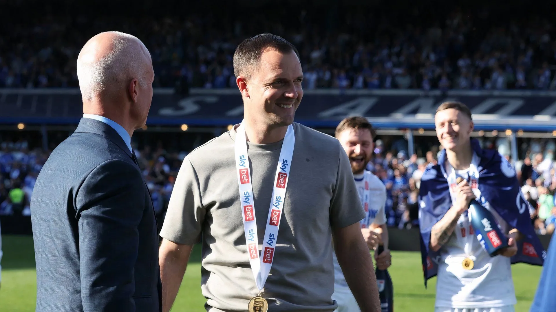 Huấn luyện viên Birmingham City Chris Davies và đồng sở hữu Tom Wagner