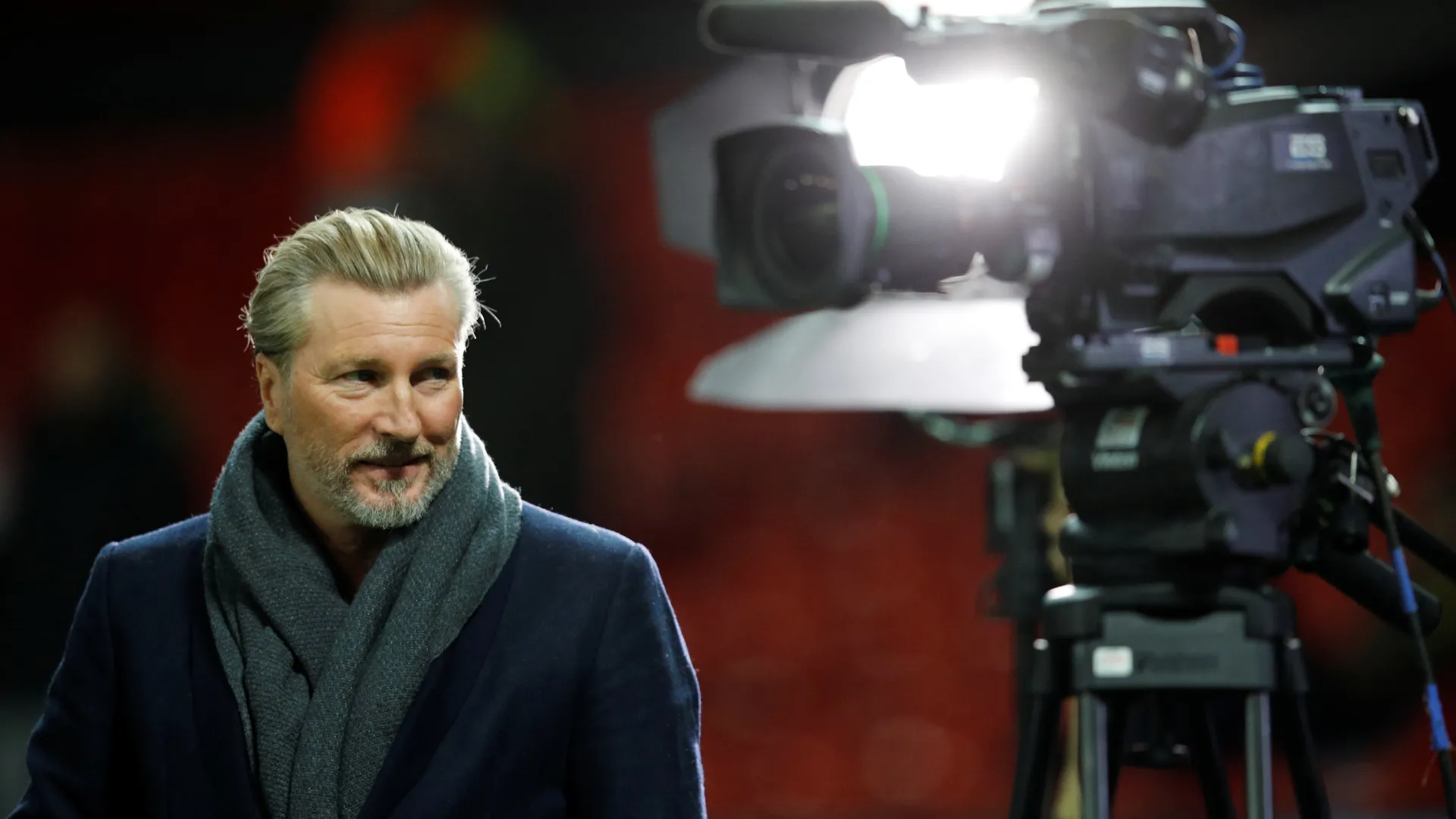 Huấn luyện viên Robbie Savage