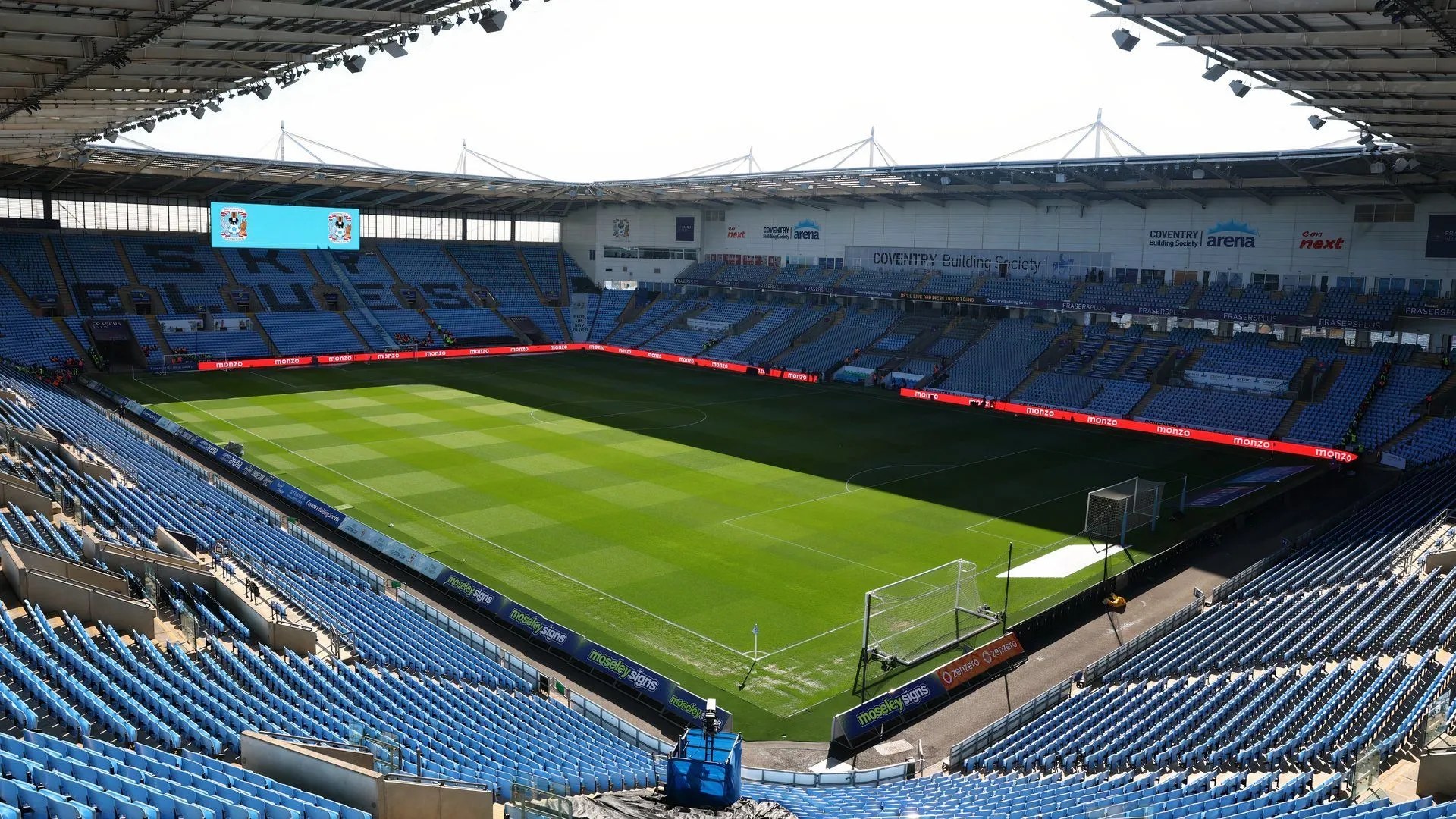 Khung cảnh chung sân vận động CBS Arena trong trận đấu của Coventry City