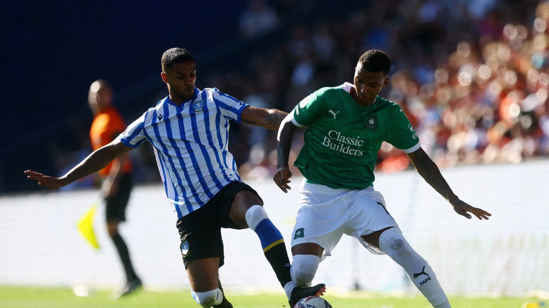 Max Lowe thi đấu ổn định và có tầm ảnh hưởng lớn tại Sheffield Wednesday