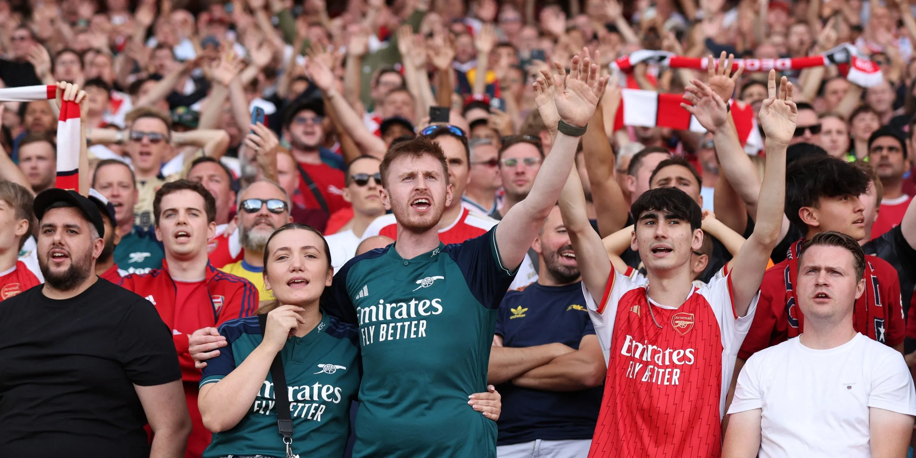 Người hâm mộ Arsenal đang hát