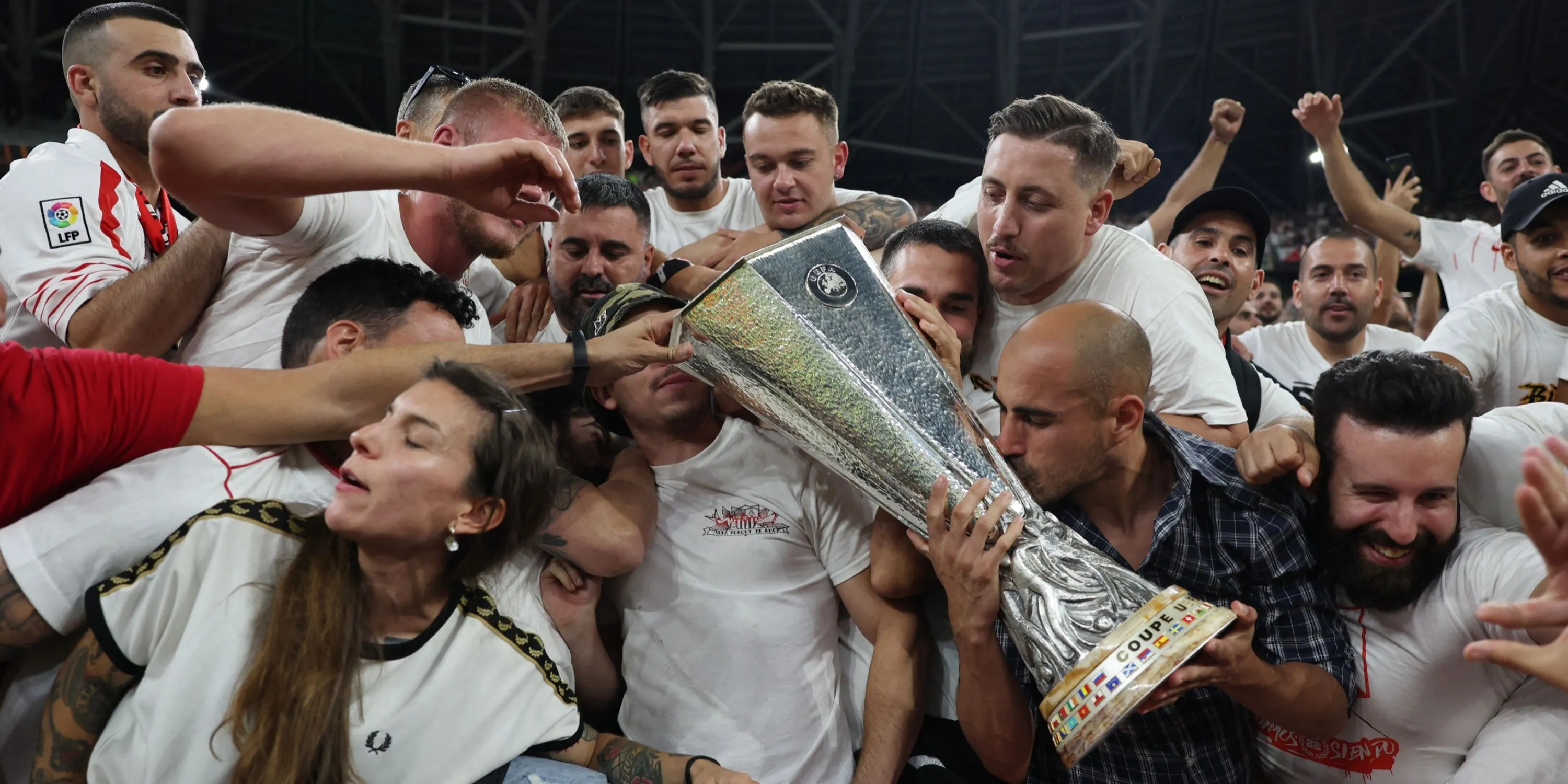 Người hâm mộ Sevilla ăn mừng danh hiệu Europa League