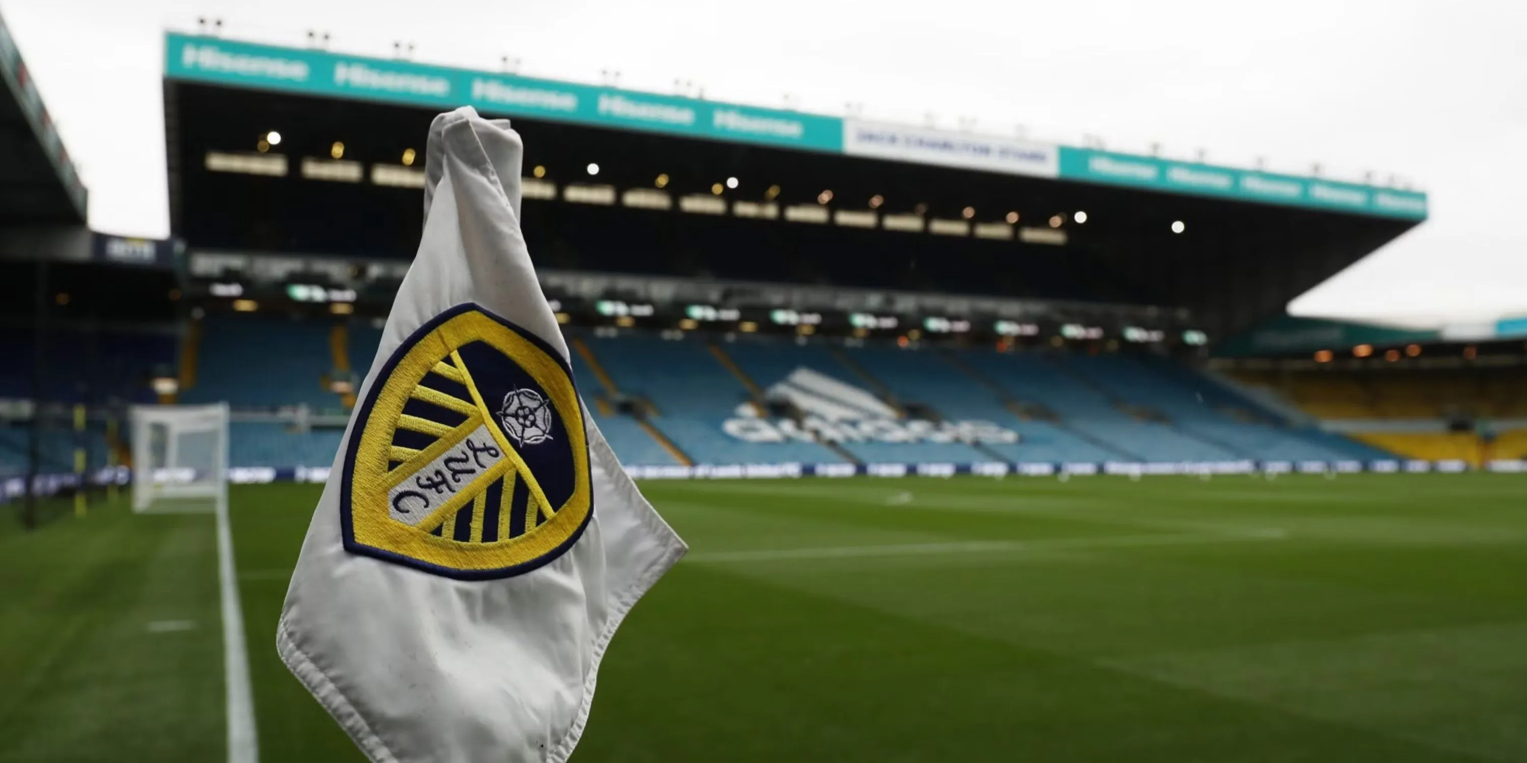 Sân Elland Road của Leeds United với khán đài đầy ắp cổ động viên