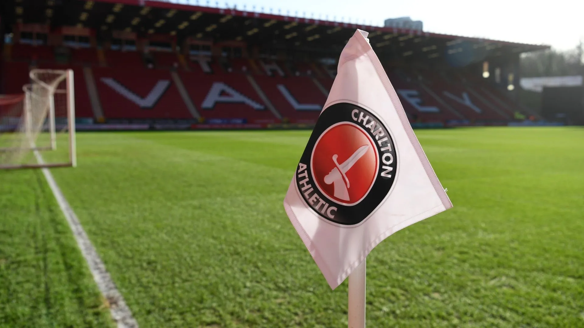 Sân vận động The Valley của Charlton Athletic nhìn từ bên ngoài