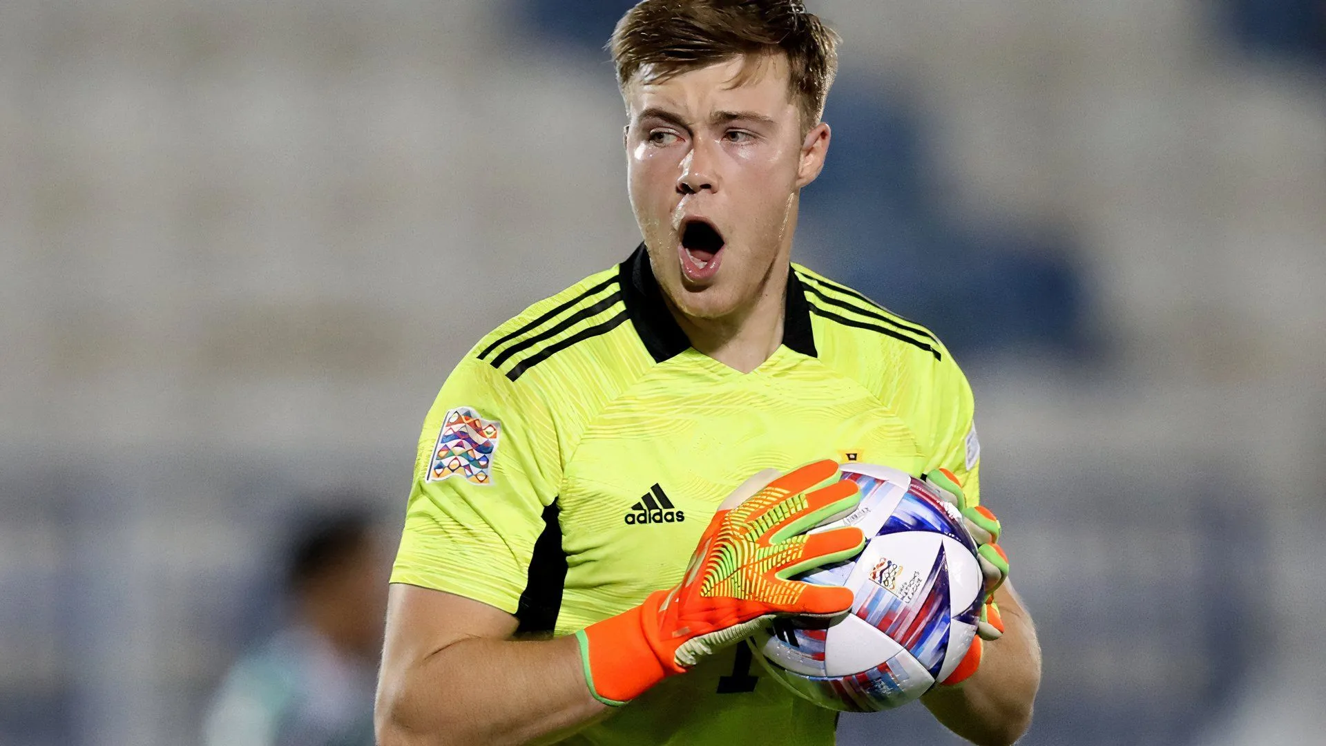 Thủ môn Bailey Peacock-Farrell, cầu thủ nhận lương cao nhất tại Birmingham City mùa giải trước, minh họa chi tiêu lương bổng tại các câu lạc bộ Bóng đá Anh