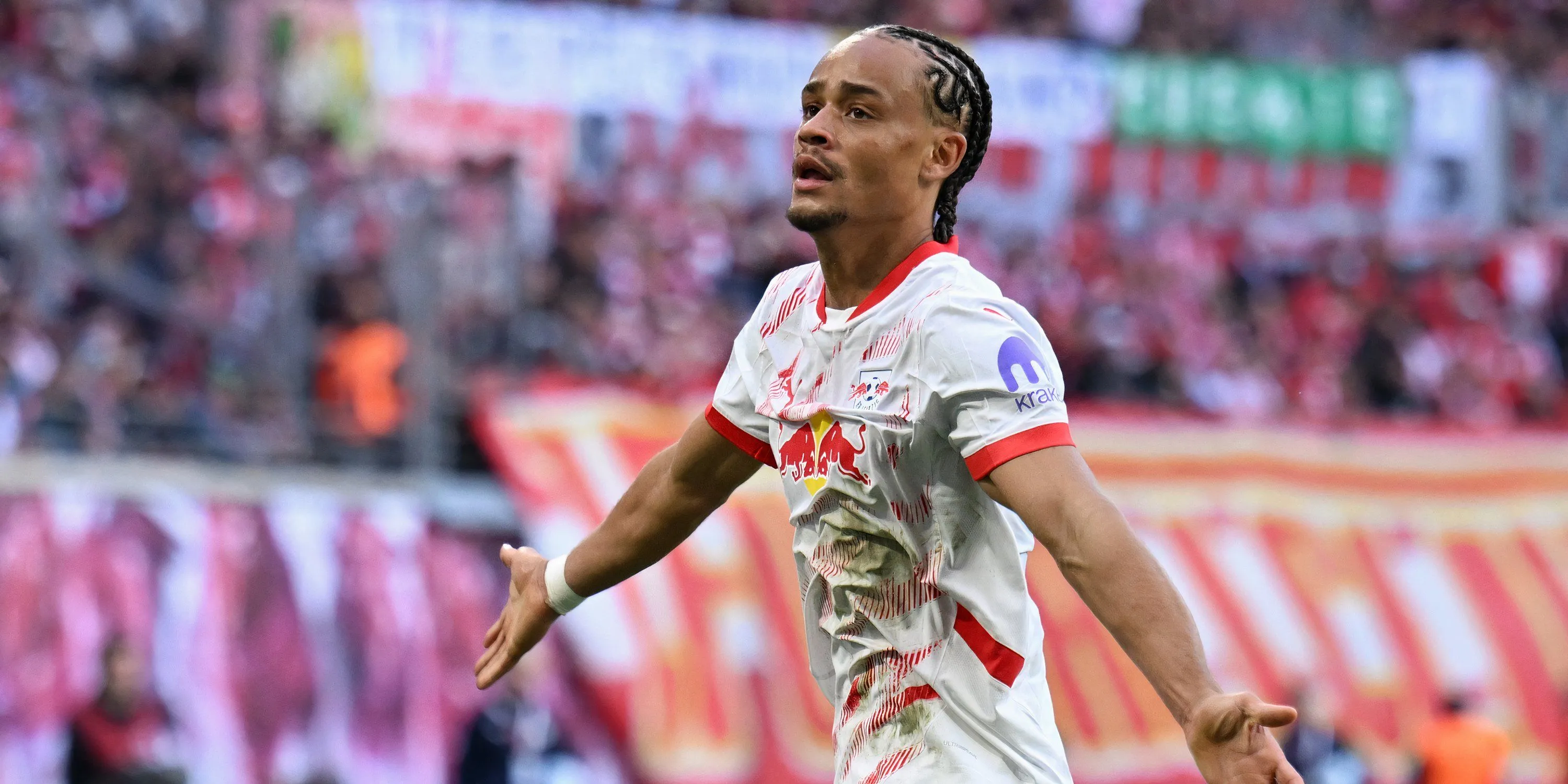 Xavi Simons ăn mừng bàn thắng cùng RB Leipzig