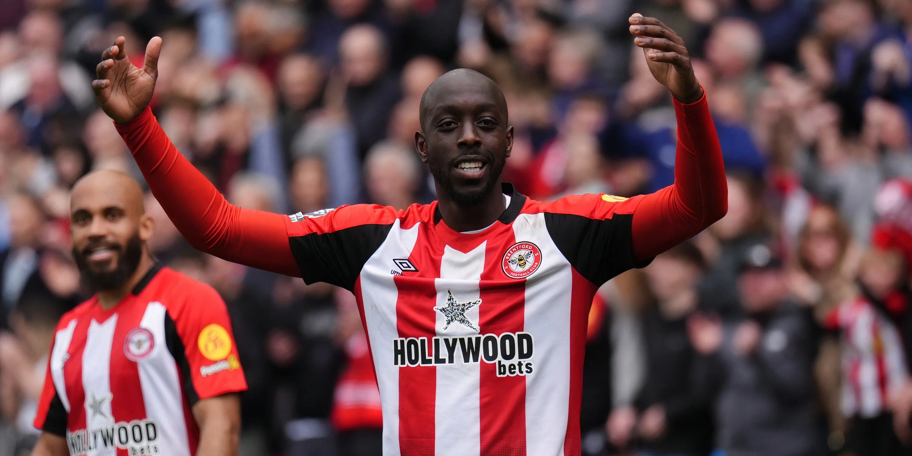 Yoane Wissa ăn mừng bàn thắng trong màu áo Brentford.
