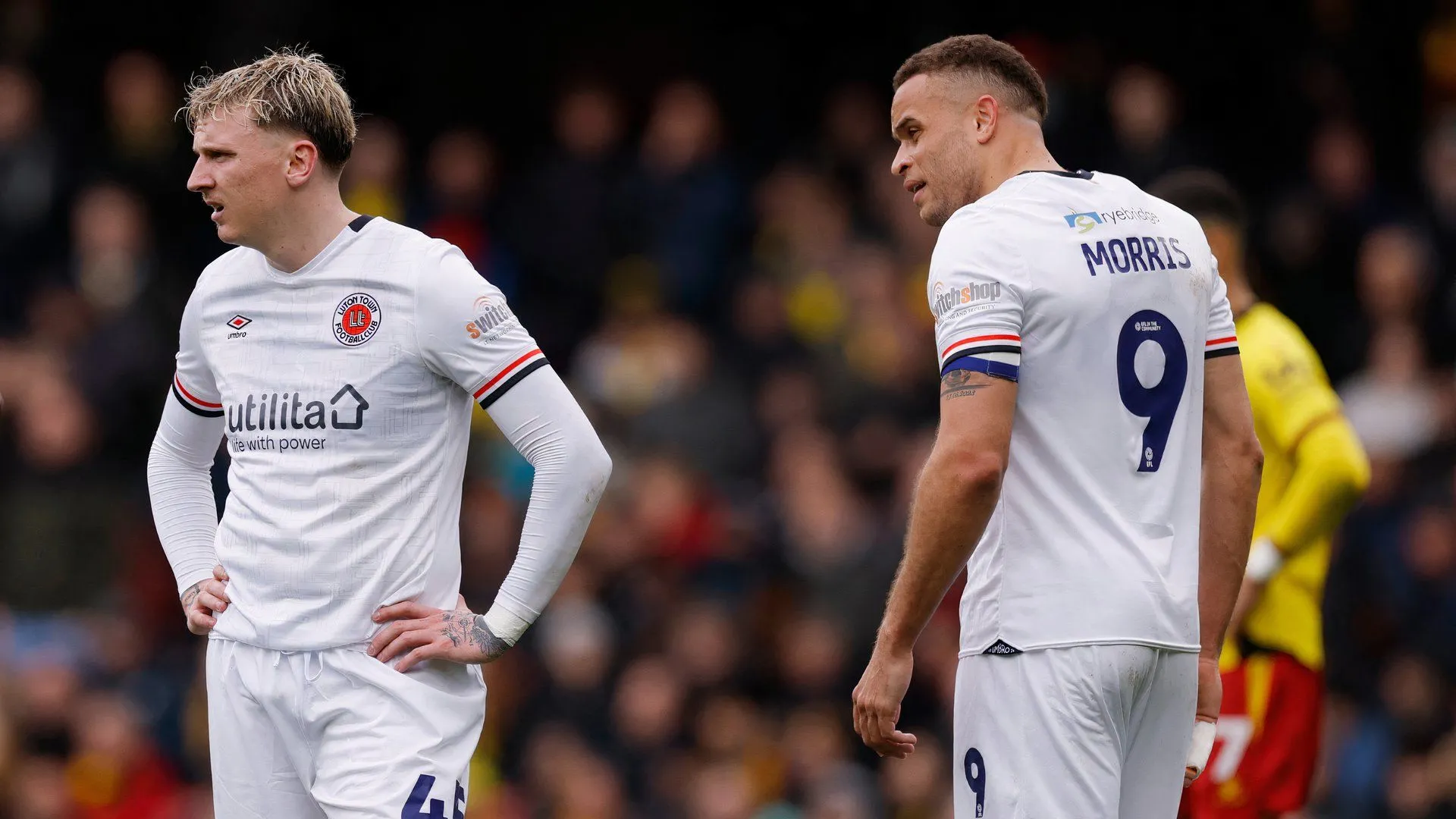 Alfie Doughty cùng đồng đội Carlton Morris thời còn khoác áo Luton Town, trước khi chuyển đến Millwall tại giải Bóng đá Anh.