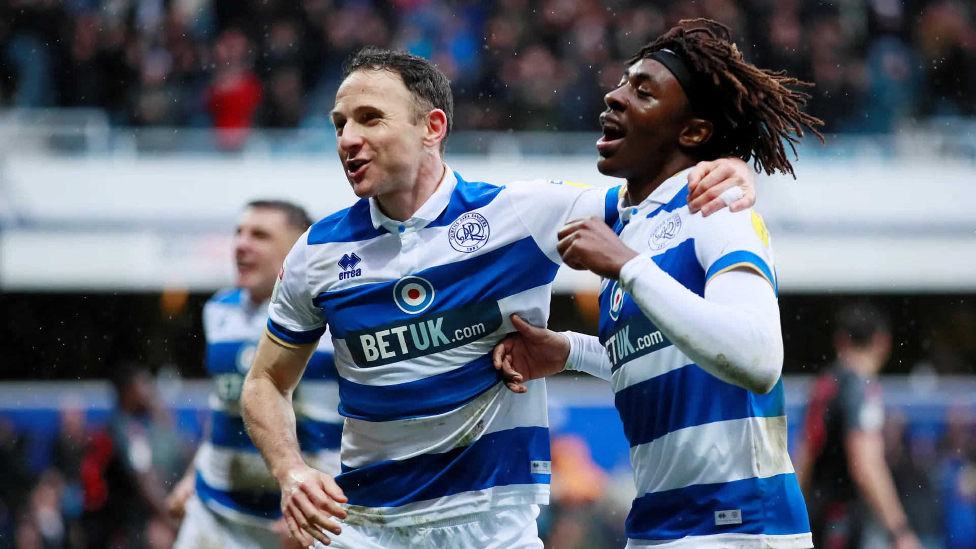 Eberechi Eze thi đấu ấn tượng trong màu áo Queens Park Rangers, màn trình diễn giúp anh lọt vào mắt xanh của các đội bóng Ngoại hạng Anh
