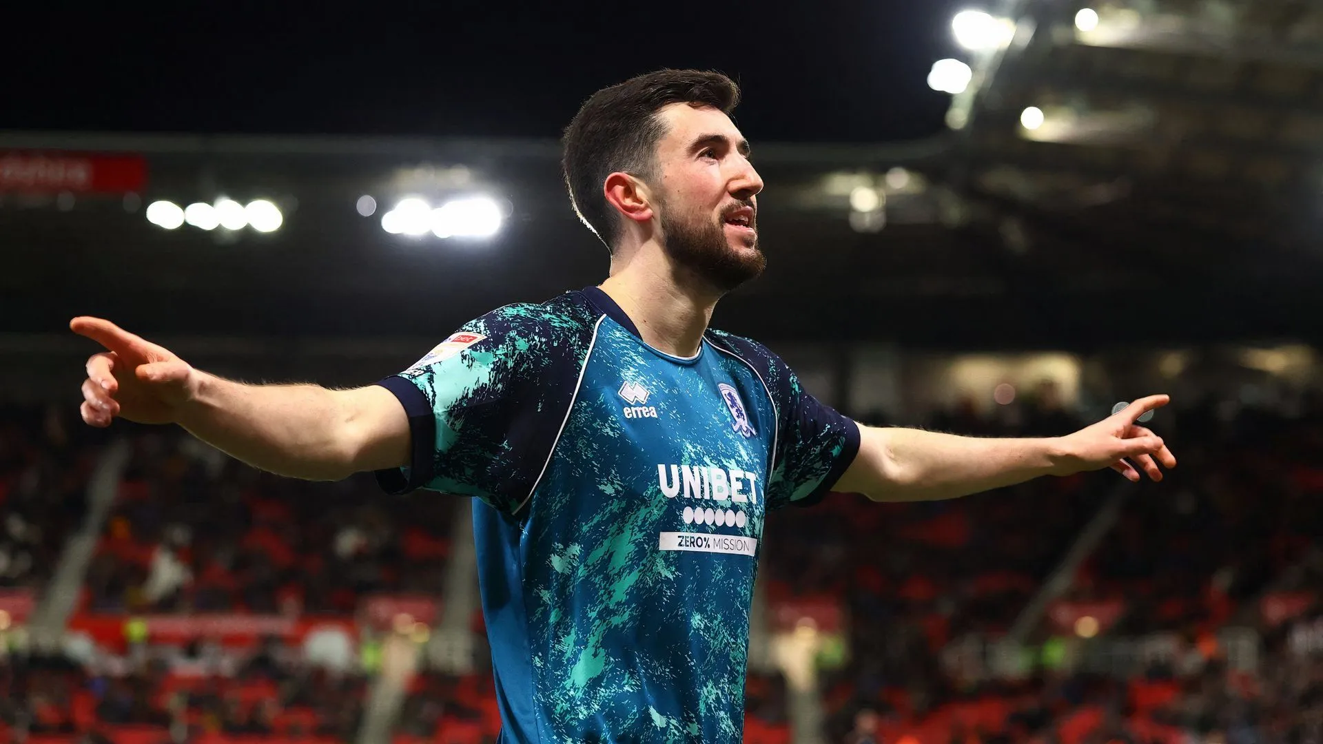 Finn Azaz ăn mừng bàn thắng, thể hiện giá trị cao tại Middlesbrough
