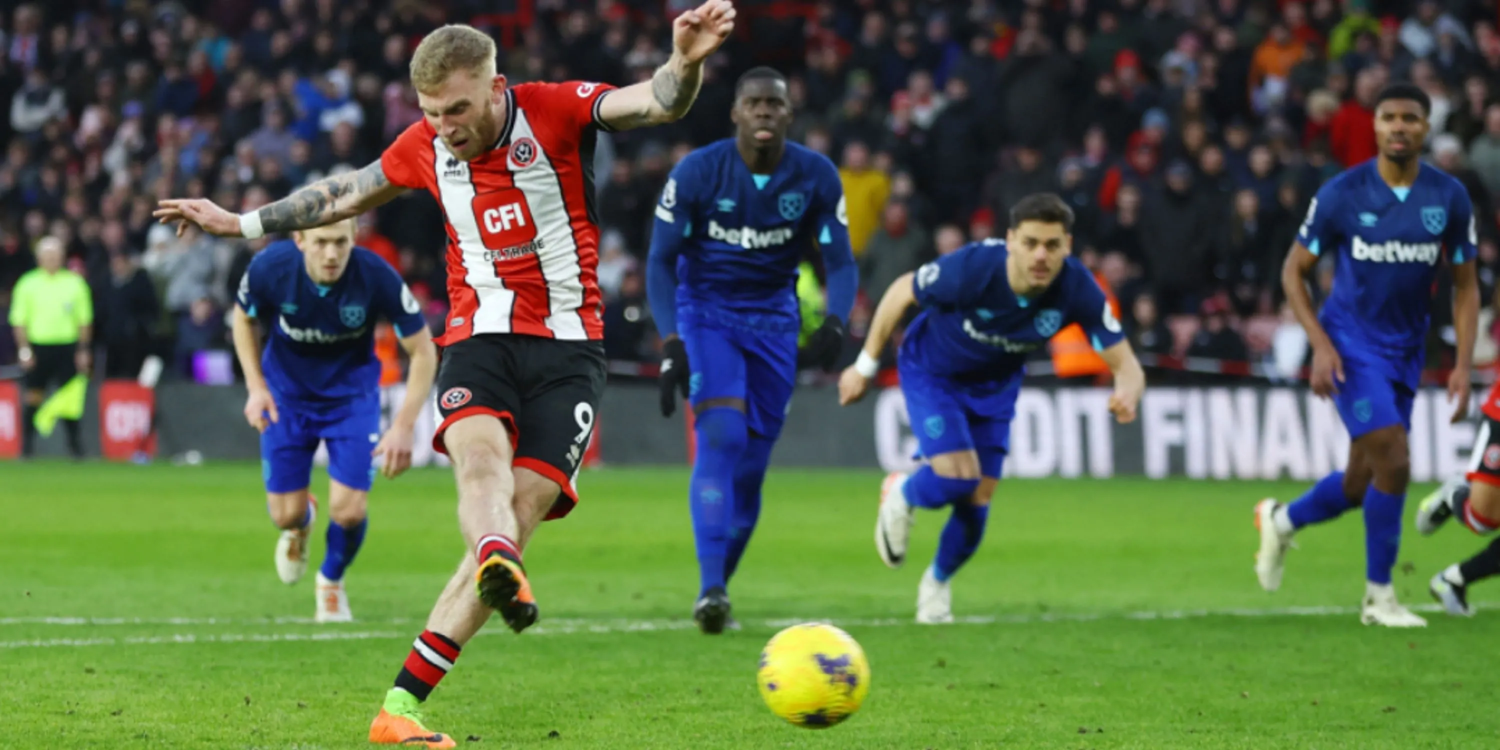 Oli McBurnie trong màu áo Sheffield United tại Premier League