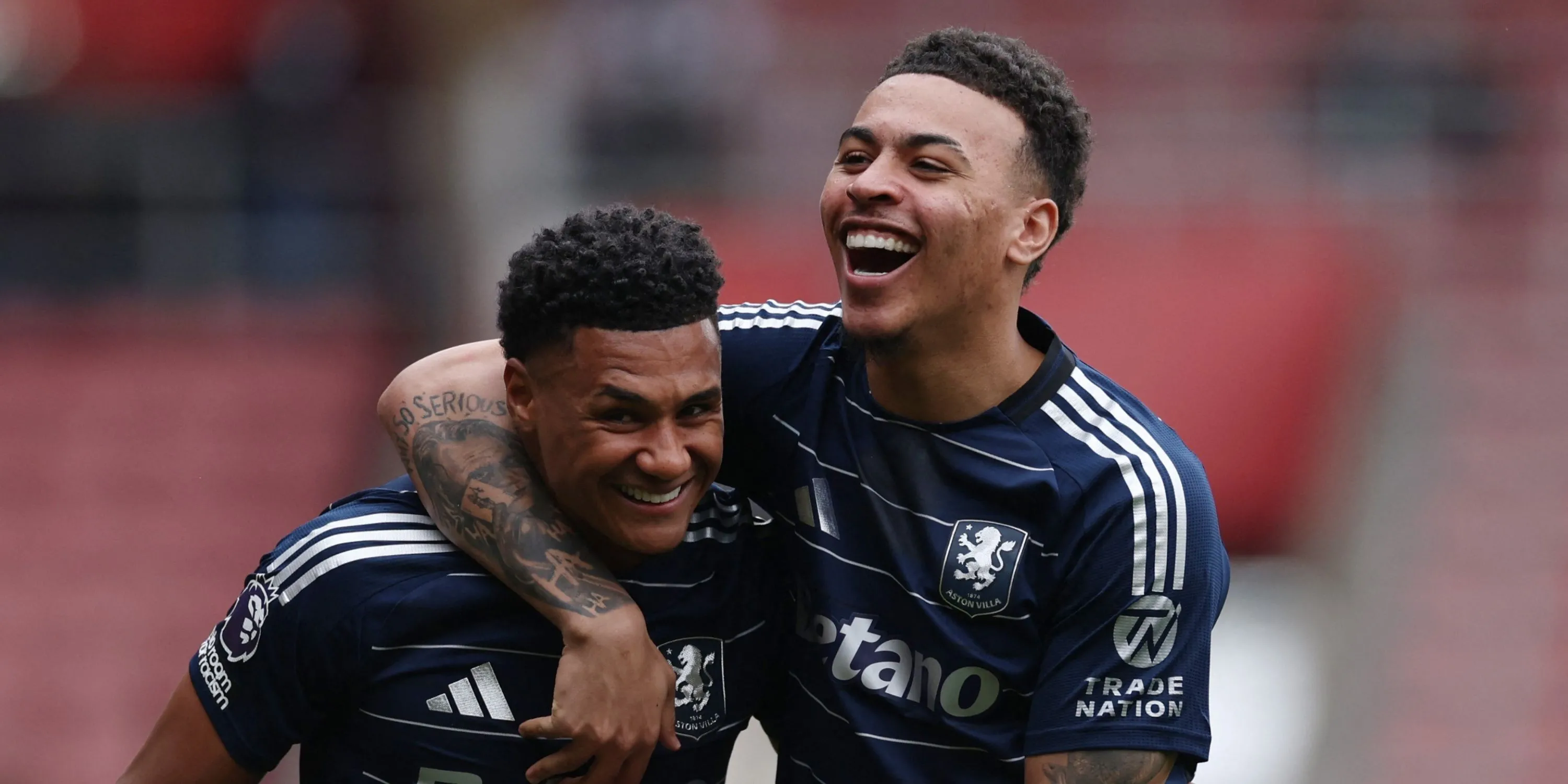 Ollie Watkins trong màu áo Aston Villa, gợi nhớ đến các tài năng tấn công của CLB, trong đó có Morgan Rogers - mục tiêu của Chelsea