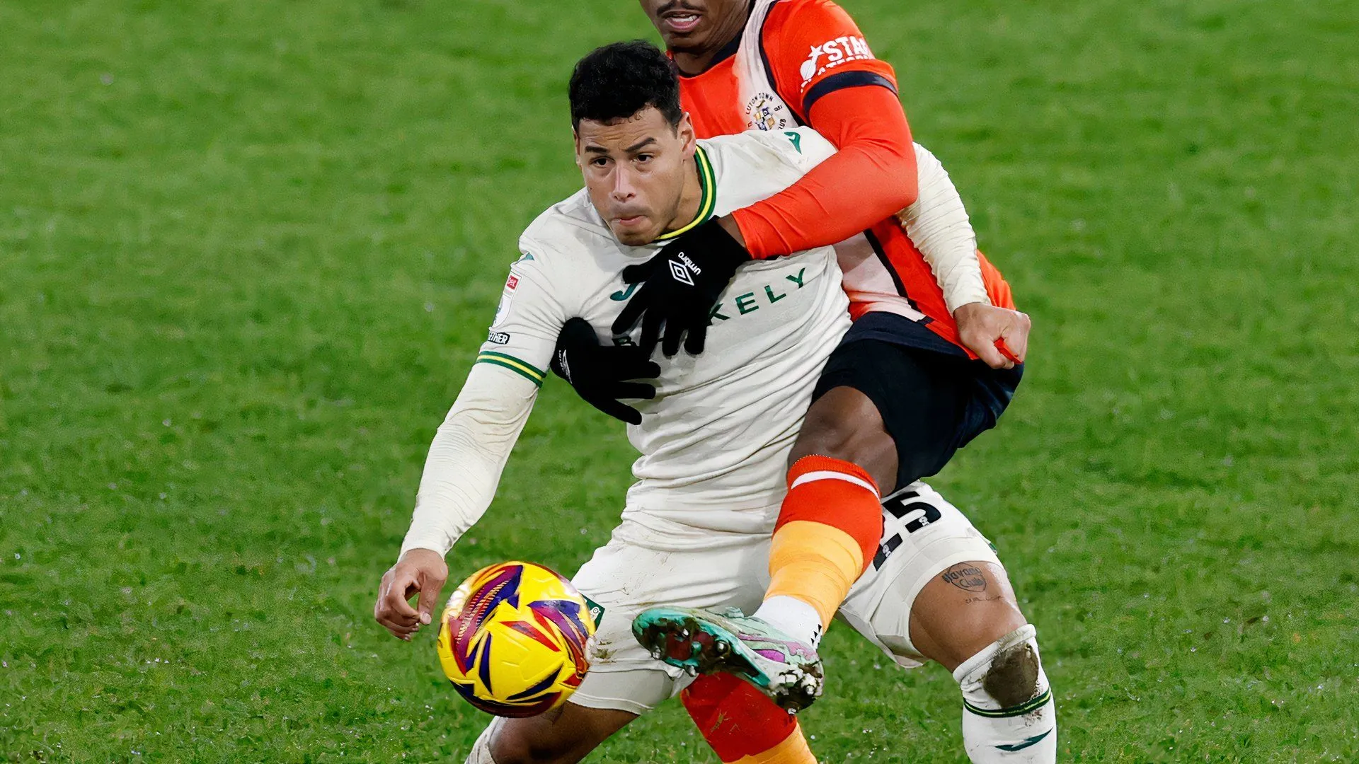 Onel Hernandez, cựu cầu thủ Norwich City, đang được Sheffield Wednesday cân nhắc ký hợp đồng.