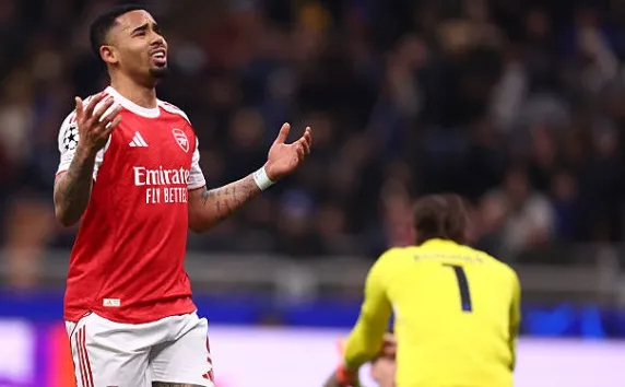 Gabriel Jesus x налогов động khi ghi b Mon тай San Siro