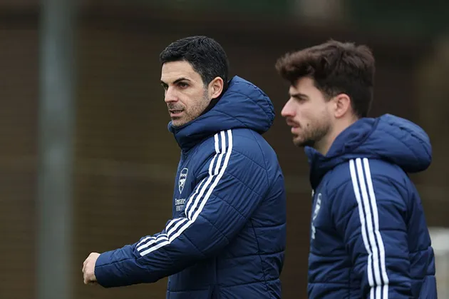 HLV Arteta và các học trò chuẩn bị có chuyến làm khách đến sân Inter Milan.